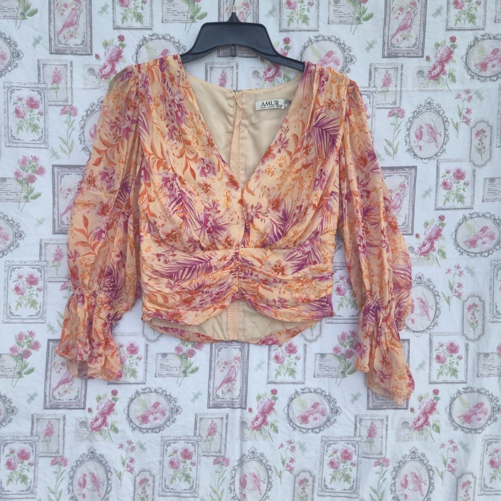 AMUR Gitana 100% Silk Cropped Blouse Cantaloupe Rosa Floral V-Neck Ruffle M